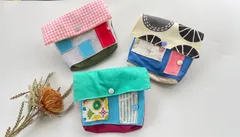 おうち型ポーチ★サニタリーケース★お出掛けポーチ★プレゼント★プチギフト(現品限り)