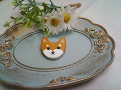 ハンドメイド　柴犬のブローチ