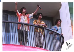 嵐 02年 Stand up Hawaii!! 櫻井翔/松本潤/相葉雅紀 公式写真 *1枚