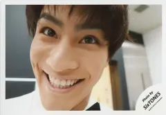 【中古】生写真(ジャニーズ) SixTONES/森本慎太郎/横型・顔アップ・衣装白・笑顔・目線上/「ジャニーズJr.8・8祭り～東京ドームから始まる～」セルフィー/公式生写真