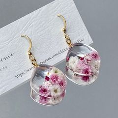 かすみ草の春色ピアス