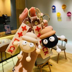 かわいいアニメキャラクターの長い足と小さな練炭のキーホルダー ホワイト＆ブラック2個セット