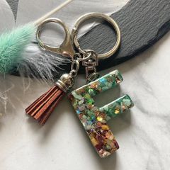 Safari green☆レジンイニシャルキーホルダー　F