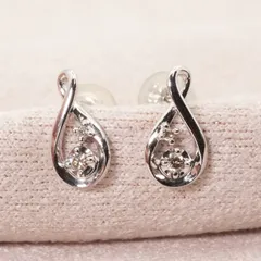 美品 カナル4℃ K18WG ダイヤモンド ドロップ型 ピアス/24-4441