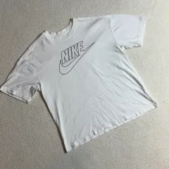 Nike(ナイキ） 白 半袖 Tシャツ