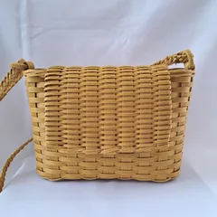 長さ調節可能　クラフトバンド　蓋付きショルダーバッグ　からし