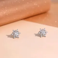 116【シルバー925】ダイヤ スノーフレーク 六花 結晶 雪 スタッドピアス 一粒デザイン 六角カット レディース ジュエリー 上品 華奢 シンプル 高級感 清楚 エレガント 普段使い オフィス デート 結婚式 入学式 卒業式 フォーマル 大人可愛い