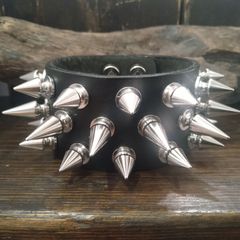 日本製本革2/1Rowロンドン鋲SMスタッズレザーリストバンド