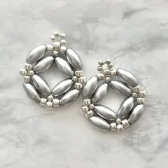 【選べる金具】ナツメ型 樹脂パール サークルモチーフ 大ぶり ピアス イヤリング シルバーグレー No.1815