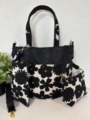 【裁縫ストア・ボヌール】大人かわいい　北欧風　花柄　 ねこ柄刺繍キルト　丸底トートバック　サイドポケット付き　ポーチ　メガネケース　ポケットいっぱい　ショルダーバッグ　ハンドバッグ　ハンドメイド　ショルダーストラップ付き　ゴージャス / №500-356