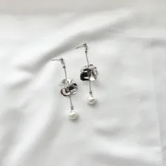 ピアス　イヤリング　揺れる　シルバー　フラワー　パール　チェーン　花　金アレ対応　アクセサリー　ウエディング　ブライダル　花嫁　お呼ばれ　結婚式　入学式　卒業式　成人式