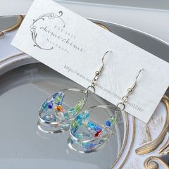 涼しげな琉球ガラスの揺れるピアス
