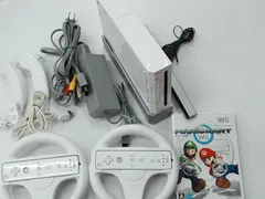 Wii本体　 リモコン　ヌンチャク　ハンドル　ソフト付　「すぐに遊べるセット」