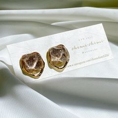大人カラーのゴールド＆シルバーイヤリング