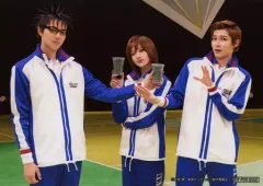 【中古】生写真(男性) 持田悠生(不二周助)・塩田一期(乾貞治)・大友海(河村隆)/横型・キャラクターショット・2L/Blu-ray・DVD「ミュージカル『テニスの王子様』4thシーズン 青学vs聖ルドルフ・山吹」アニメイト特典オリジナル・キャラクターオフショ