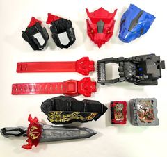 仮面ライダーセイバー 変身ベルト DX聖剣ソードライバー セット DXドラゴニックブースター＆キングライオンブースター DXソードライバー必冊ホルダー DXドラゴニックナイトワンダーライドブック 中古良品