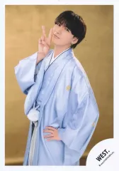 【中古】生写真(STARTO) WEST./藤井流星/膝上/「WEST. DOME TOUR AWARD ～10th Anniversary～」グッズオフショット/公式生写真