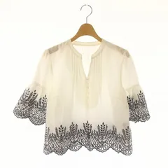 JUSGLITTY（ジャスグリッティー）の「配色カットワークブラウス