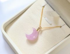 天然石クンツァイトのネックレス✧9月 誕生石✧月のペンダント/ゴールド✧シルバー