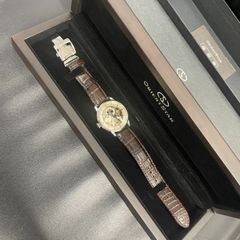 美品】K.UNO 自動巻き時計 宝飾品 ケースつき - メルカリ