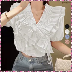 送料無料 フリルブラウス シャーリングブラウス半袖 大人可愛い マルチウェイ 2WAY オフショルトップス フェミニン ショート丈ブラウス 韓国風 Vネックトップス 無地 ガーリーブラウス白 フリルトップス春夏 裾リボン着やせ夏服