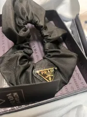 お値下げ⭐︎PRADA定番⭐︎ブラック　ナイロン シュシュ PRADA - お値下げ♥️新品PRADA Re-Nylon シュシュ ブラックの