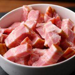 らくらく調理用角切りベーコン、500g、日本製（豚肉は輸入）