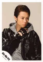 【中古】生写真(ジャニーズ) Kis-My-Ft2/北山宏光/上半身・ジャケット黒・パーカーグレー・右向き・口閉じ・右手首元・背景白/公式生写真