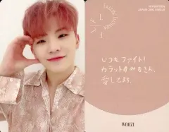【中古】コレクションカード(男性) SEVENTEEN/WOOZI(ウジ)/裏面赤・印刷メッセージ入り/CD「JAPAN 2ND SINGLE『舞い落ちる花びら(Fallin’ Flower)』(CARAT盤)」封入特典フォトカードE