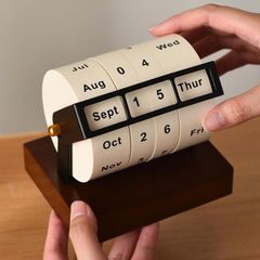 ジ*ン様 534 DANESE ダネーゼ 卓上万年カレンダー Timor エンツ - メルカリ