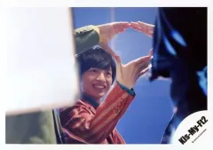 【中古】生写真(ジャニーズ) Kis-My-Ft2/玉森裕太/横型・バストアップ・衣装赤・右手パー/北山さん・藤ケ谷さん・玉森さん「You＆Me」PV撮影オフショット/公式生写真