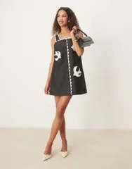 【送料無料】 シスタージュン レディース ワンピース トップス Sister Jane swallow heart embroidered mini dress in black Coal Black