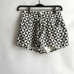 ショートパンツ短パン白ホワイトグレー総柄派手夏服ミニ丈カジュアルギャル着痩せ効果