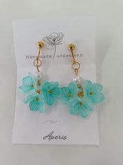 ⑤レジン製イヤリング　グリーン系　ハンドメイド　花びら