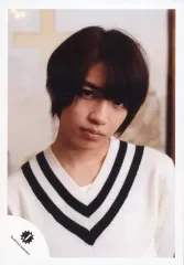 【中古】生写真(ジャニーズ) Mr.King vs Mr.Prince/岩橋玄樹/バストアップ・衣装白黒・首かしげ/公式生写真