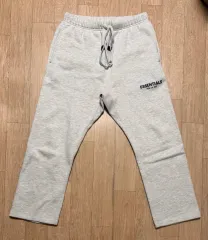 FEAR OF GOD(フィアオブゴッド) ESSENTIALS(エッセンシャルズ) スウエットパンツ ライトオートミール S サイズのサムネイル