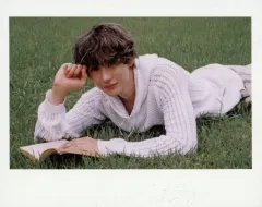 【中古】キャラカード アントン(RIIZE)/寝そべる ポラロイドB 「CD RIIZING：Epilogue (FILM Ver.)」 封入特典