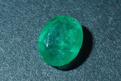 天然エメラルド0.48ct 約4×5mm