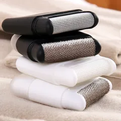 コンパクト 手動 毛玉取り　毛玉クリーナー　電池 電源 必要なし　軽量　白 黒クリーナー 2way 毛玉取りブラシ けだまとり 洋服ブラシ セーター ペットの抜け毛 電池不要 携帯便利