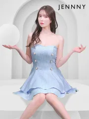 ブルー【KND】 [KND0010-240808-1]【JENNNY】ツイードベアトップフレアドレス/パールボタン/谷間見せ/背中見せ/ミニドレス/キャバドレス