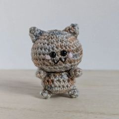 あみぐるみ　ちびねこ　猫　グレー　ひげひげ　ストラップ　ハンドメイド あみぐるみ ちびねこ 猫 グレー ひげひげ ストラップ ハンドメイド