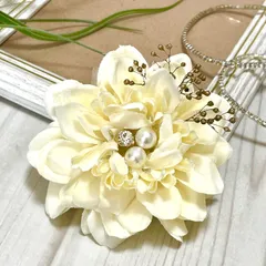 6601 小さめコサージュ　アイボリー　ダリア