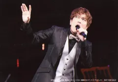 【中古】生写真(男性) 高木俊(ジョージ・レストレード)/横型・ライブフォト/Blu-ray「ミュージカル 憂国のモリアーティ コンサート」特設サイト早期予約特典舞台写真