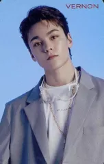 【中古】コレクションカード(男性) SEVENTEEN/VERNON(バーノン)/上半身・両手下げ・背景水色/CD「JAPAN 2ND MINI ALBUM『24H』」Loppi・HMV特典オリジナルスペシャルフォトカード 第1弾