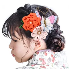 【数量限定】和装 振袖 着物 卒業式 卒業式 鈴付き 袴 つまみ細工 花 女の子 飾り 子供 髪 浴衣 ヘアアクセサリー 成人式 クリップ 753 4タイプ 髪飾り (C 七五三 オレンジ×ピンク×ブルー) [OTAKUMARKET]