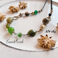 [再販] 大ぶりビーズの軽量ロングネックレス　グリーン系Ⅲ　70㎝