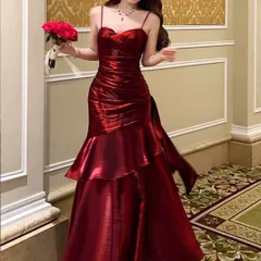 25年新作 新品未使用 光沢感ある生地のスカートのフリルが可愛い ロングドレス