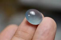 新入荷❣️高級品‼️天然A貨翡翠　氷種氷藍水【大業有成】福葉ピアス　鑑定書付き 新入荷❣️高級品‼️天然A貨翡翠　氷種氷藍水【大業有成】福葉ピアス　鑑定書付き