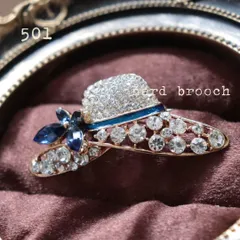 麦わら帽子のブローチ　キラキラ かわいい カジュアル 大人 エレガント シンプル 新品未使用 コサージュ おしゃれ NerD