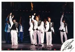 【中古】生写真(ジャニーズ) NEWS/5人(集合)/横型・全身・衣装白・センター山下・ライブフォト/公式生写真